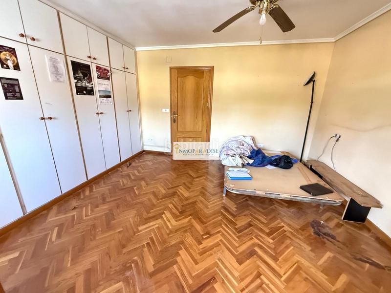 Foto adceff3d-e9a0-4e1f-bd16-5a43f2ef5095. Casa amb aparcament a Benalúa Alicante