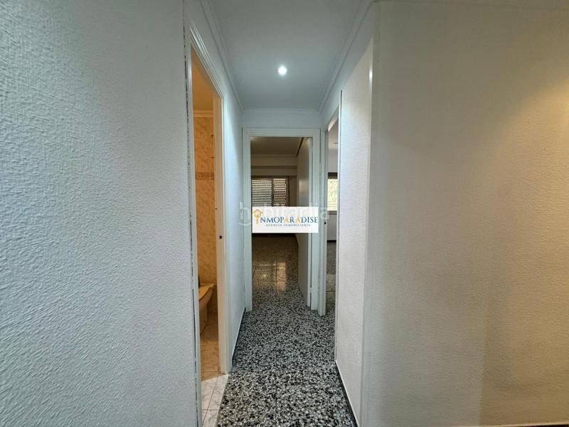 Foto 81835c53-a1b6-412c-a07b-d4441b78bd1c. Piso inmoparadise ofrece espectacular piso en venta de 81 m2 en la zona de Carolinas Altas 3 hab, 1 baño en Alicante