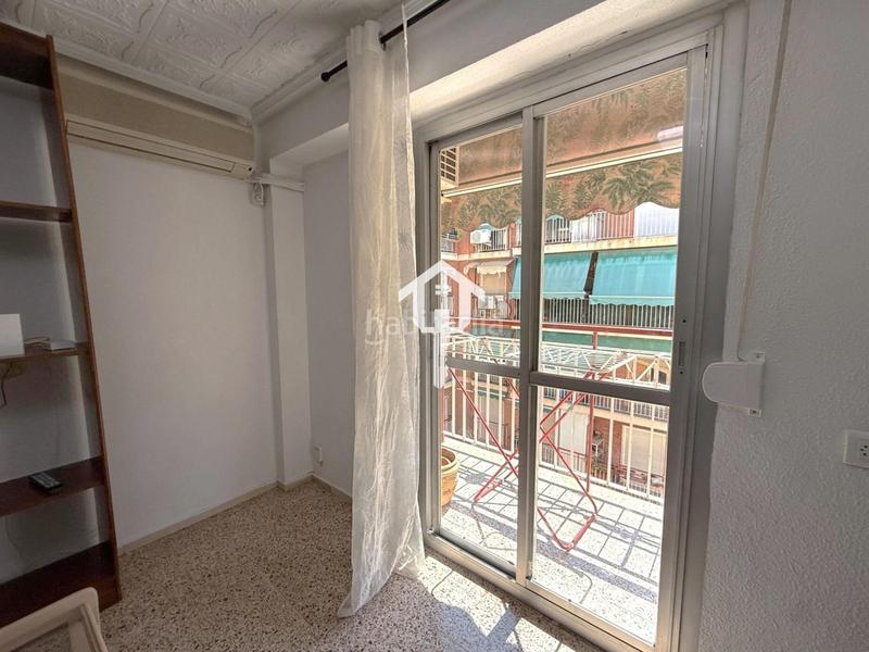 Foto a18c5468-8a0f-4907-85c4-6c6a90bb2316. Piso  en venta 3 habitaciones 78 m con balcón en Carolinas Altas, inmoparadise en Alicante