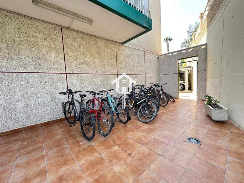 Foto 57614b8c-7a77-4d6c-bd96-3f5acd2b5f4a. Appartamento con parcheggio piscina in PAU 5 Alicante