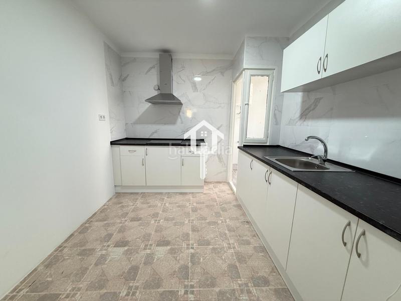 Foto d70a4e90-8e5e-4856-a6ae-0a35880d09e3. Piso  en venta en virgen del remedio, 3 habitaciones, balcón acristalado y ascensor en Alicante