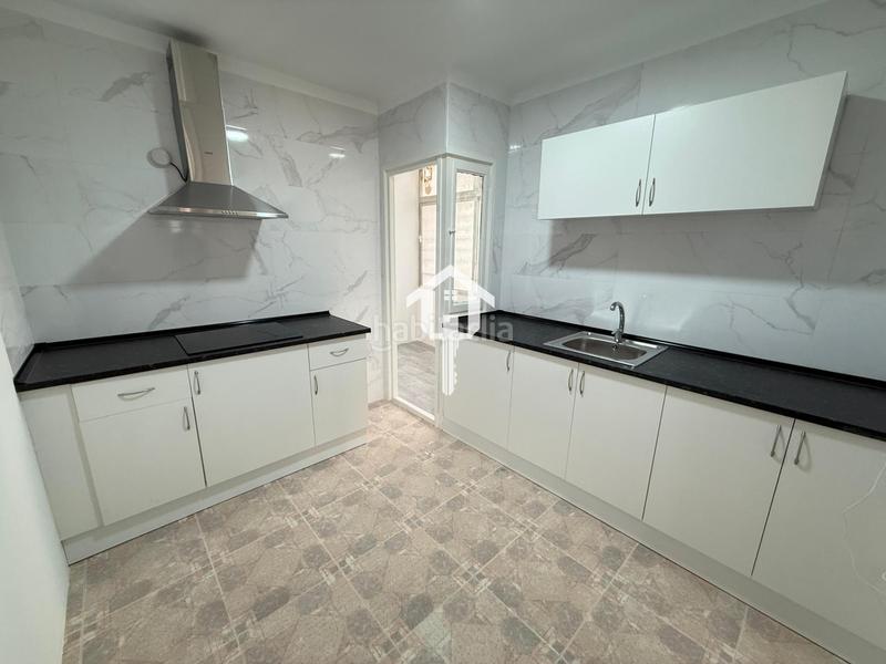 Foto ec3b902f-a8d2-4763-999d-e0d6650600f5. Piso  en venta en virgen del remedio, 3 habitaciones, balcón acristalado y ascensor en Alicante