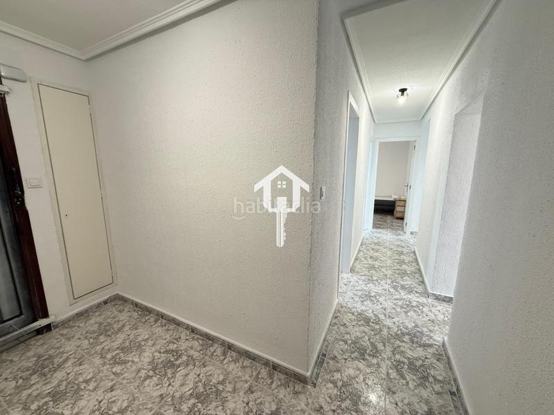 Foto f65d9f47-0e85-4e21-a62a-d54b13a19819. Piso  en venta en virgen del remedio, 3 habitaciones, balcón acristalado y ascensor en Alicante