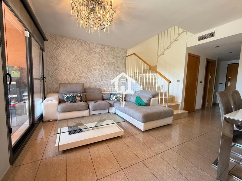 Foto 50aaf92d-6613-4fd9-bcf1-f753a8c25c34. Casa adosada chaelt adosado en venta en alenda golf en Monforte del Cid