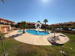 Maison jumelée à Monforte del Cid. Chaelt adosado en venta en alenda golf
