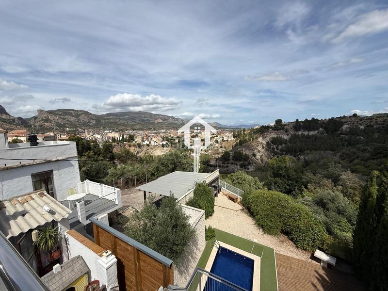 Foto 0c3dd654-4e1b-435d-9574-d74af2a273c3. Casa adosada chalet adosado en venta en alcoy en Centre-Zona Alta Alcoi