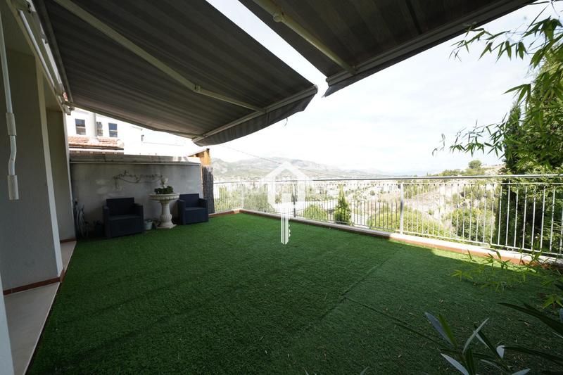 Foto 86695bc0-03d7-40eb-a675-a563f4bd6368. Casa adosada chalet adosado en venta en alcoy en Centre-Zona Alta Alcoi