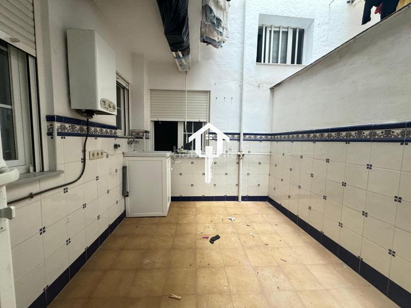 Foto fb3f273a-42b2-4cda-ad8b-18f29455cd8c. Flat in Carolinas Altas Alicante