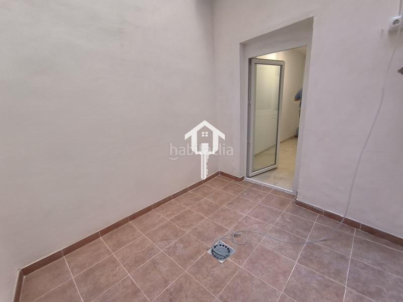 Foto 2adb7db4-a5cd-49a6-8756-208d27181819. Local comercial a Carolinas Altas Alicante