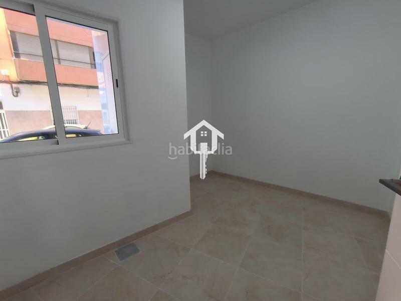 Foto bbe1c85f-893f-40c5-a655-463604a0245c. Local comercial a Carolinas Altas Alicante