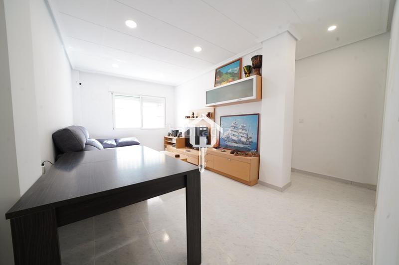 Foto e78b162a-247e-47f0-a54b-e1c876fc25a5. Flat in Florida Alta Alicante