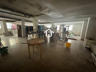 Local commercial  Calle san pablo. Inmoparadise presenta espectacular local para inversion en carol