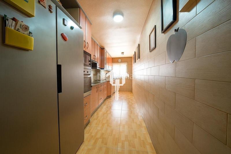 Foto 2629d2f6-12b0-4be5-88f4-5951a2963c10. Piso  en venta en ciudad elegida, 3 habitaciones, piscina, garaje y vistas al mar en Alicante