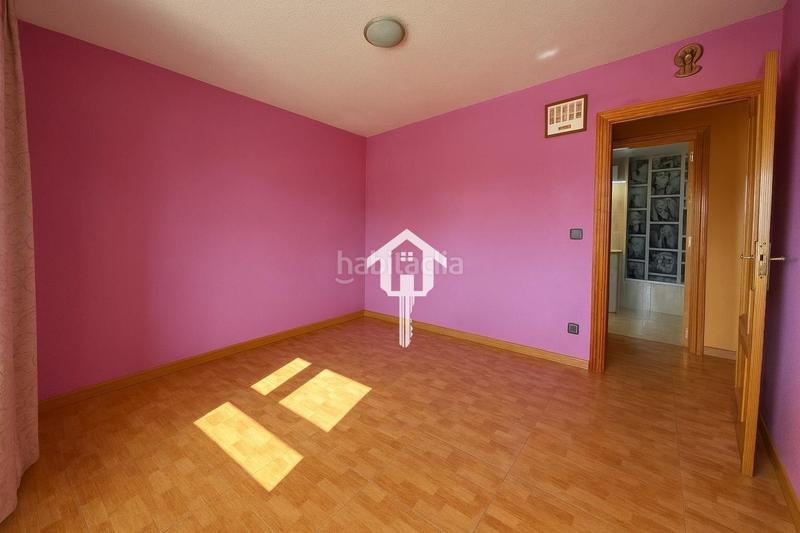 Foto cea92e9b-f7c8-41f1-a090-ac71eb6bc1f7. Piso  en venta en ciudad elegida, 3 habitaciones, piscina, garaje y vistas al mar en Alicante