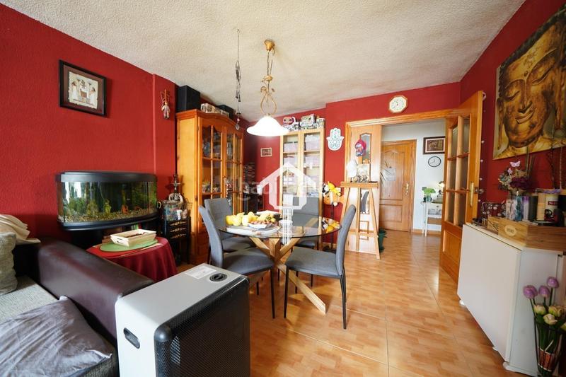 Foto dd7067fa-a364-44e5-a9a3-e984845b0993. Piso  en venta en ciudad elegida, 3 habitaciones, piscina, garaje y vistas al mar en Alicante