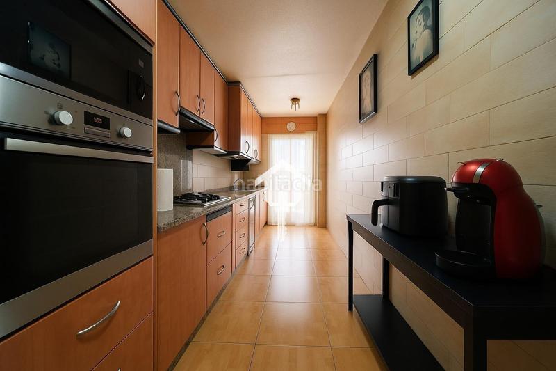 Foto ddb1e196-1e66-49d3-9a63-e3b7bd7f3f7f. Piso  en venta en ciudad elegida, 3 habitaciones, piscina, garaje y vistas al mar en Alicante