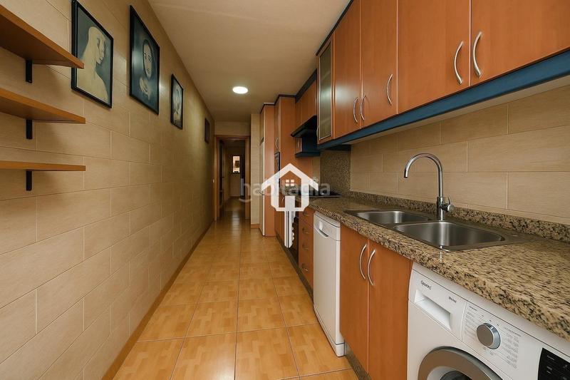 Foto dee9b2e2-5e79-4fd8-a261-32742ed6c18a. Piso  en venta en ciudad elegida, 3 habitaciones, piscina, garaje y vistas al mar en Alicante