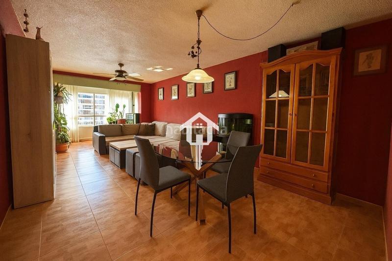 Foto f639bd25-426a-406a-a9af-0ae1736a99f1. Piso  en venta en ciudad elegida, 3 habitaciones, piscina, garaje y vistas al mar en Alicante