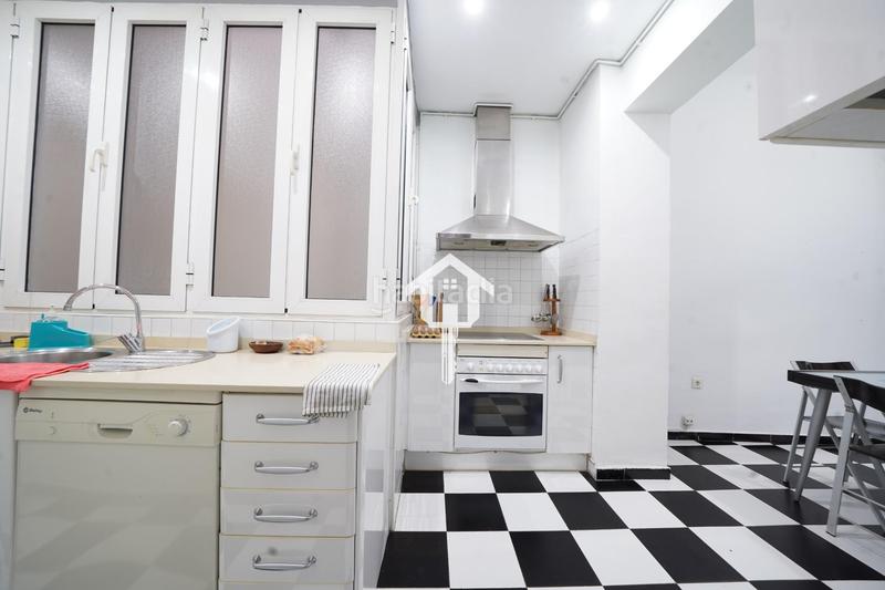 Foto 8e46b734-7a3b-47bf-9a5c-1b0e64e0a2f4. Piso inmoparadise ofrece espectacular piso en venta en exclusiva en el centro en Alicante