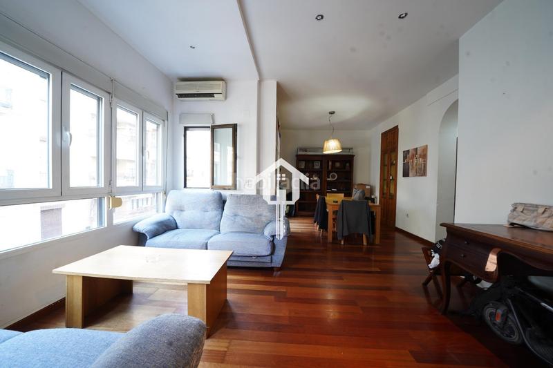 Foto dd4f30a1-b50d-44c8-8415-82c3e0f9944e. Piso inmoparadise ofrece espectacular piso en venta en exclusiva en el centro en Alicante