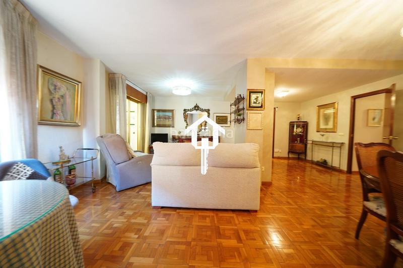 Foto ac9f0166-a82e-4962-ba53-92f52d43ceba. Etagenwohnung mit parking in Ensanche-Diputación Alicante