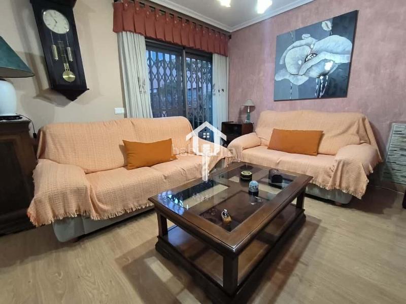 Foto 8cced353-5b8c-4336-80e9-7c7574b07693. Semi detached house with heating parking in Centro Sant Vicent del Raspeig