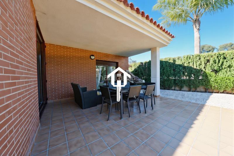 Foto 009d05be-47d0-4606-9059-d2c3a4860bc2. Casa adossada amb aparcament piscina a Pueblo Acantilado-Lanuza Campello (el)