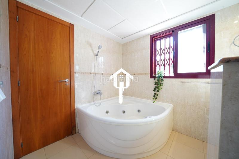 Foto 180fbd1a-404b-475f-9053-67ccc1bc5e8d. Casa adossada amb aparcament piscina a Pueblo Acantilado-Lanuza Campello (el)