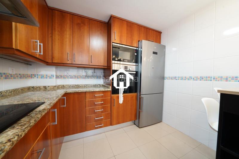 Foto 219ce356-a649-41f0-9bd8-65a02d620f37. Casa adossada amb aparcament piscina a Pueblo Acantilado-Lanuza Campello (el)