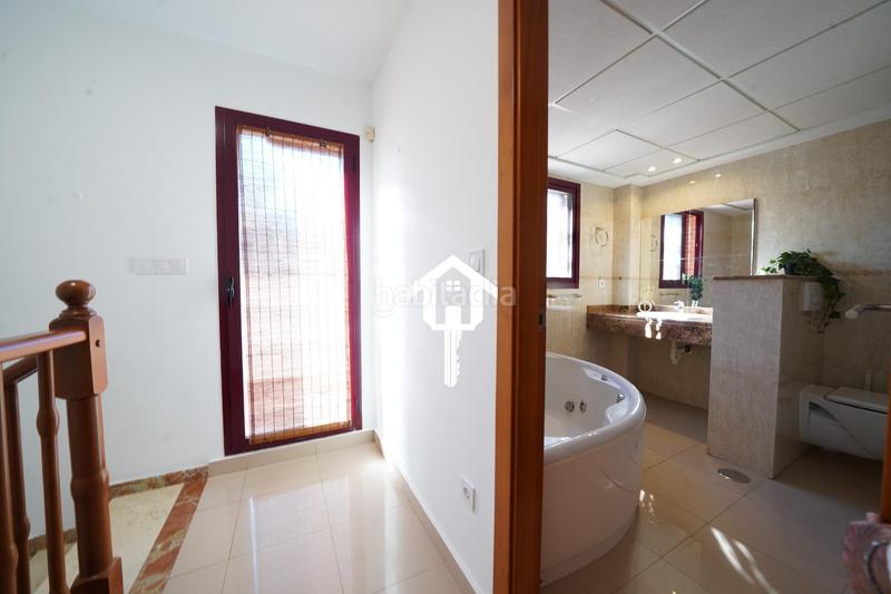 Foto 38d89e02-12fd-48c5-b914-d2a810084a3a. Casa adossada amb aparcament piscina a Pueblo Acantilado-Lanuza Campello (el)