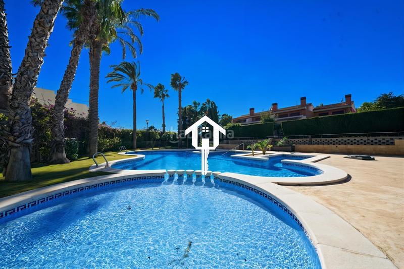 Foto 4fb72119-4fa8-48fe-9596-d1119f568bfb. Casa adossada amb aparcament piscina a Pueblo Acantilado-Lanuza Campello (el)