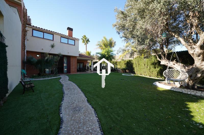 Foto 594c9a13-8401-4608-abcb-dbb8436ef06b. Casa adossada amb aparcament piscina a Pueblo Acantilado-Lanuza Campello (el)