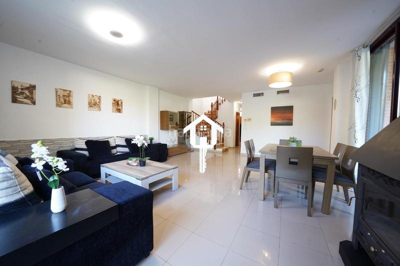 Foto 6372cde6-c5c6-49c5-bb16-2c55af635b52. Casa adossada amb aparcament piscina a Pueblo Acantilado-Lanuza Campello (el)