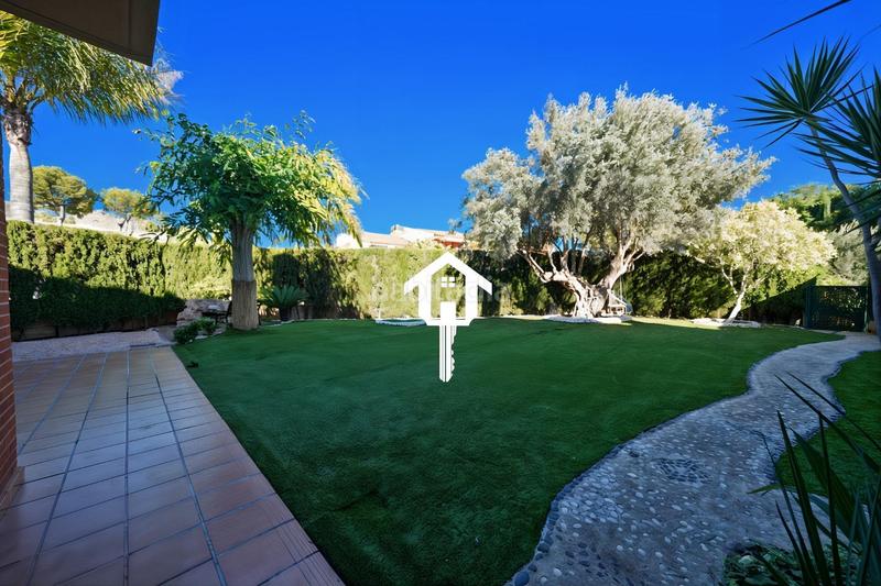 Foto 77573dc9-848e-4ab3-958e-995c5a01b1ce. Casa adossada amb aparcament piscina a Pueblo Acantilado-Lanuza Campello (el)