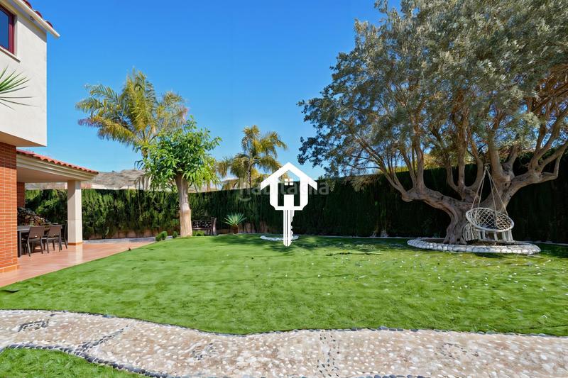 Foto 8de10821-06f1-46f2-b53e-f9bf7ae478a2. Casa adossada amb aparcament piscina a Pueblo Acantilado-Lanuza Campello (el)