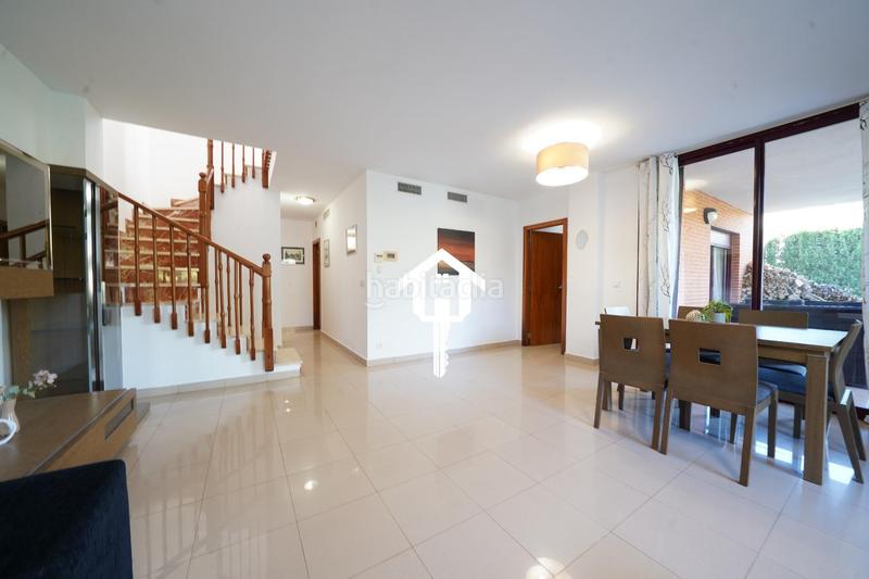 Foto 92518ef6-8a82-4500-a0c3-c7e2f2778162. Casa adossada amb aparcament piscina a Pueblo Acantilado-Lanuza Campello (el)