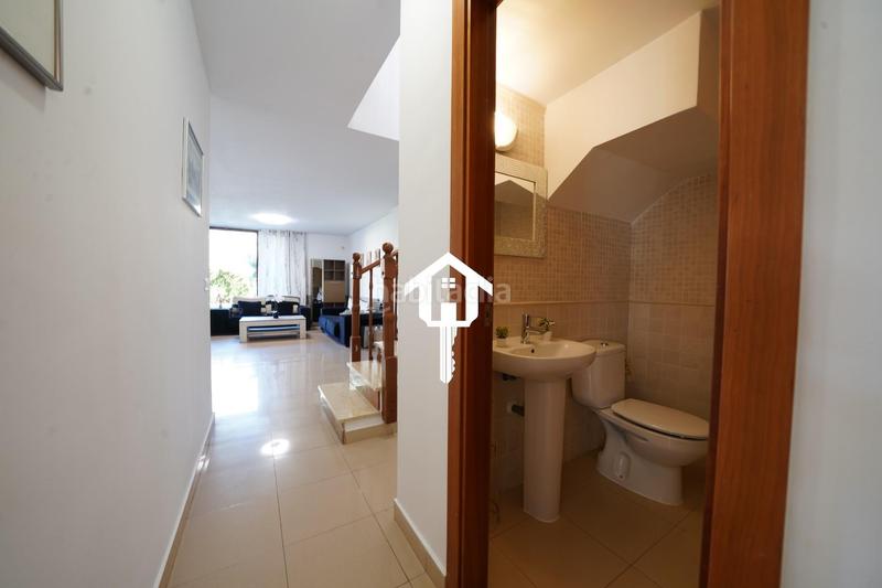 Foto 998f2219-aef9-4c0f-962c-9dc2cdde814a. Casa adossada amb aparcament piscina a Pueblo Acantilado-Lanuza Campello (el)