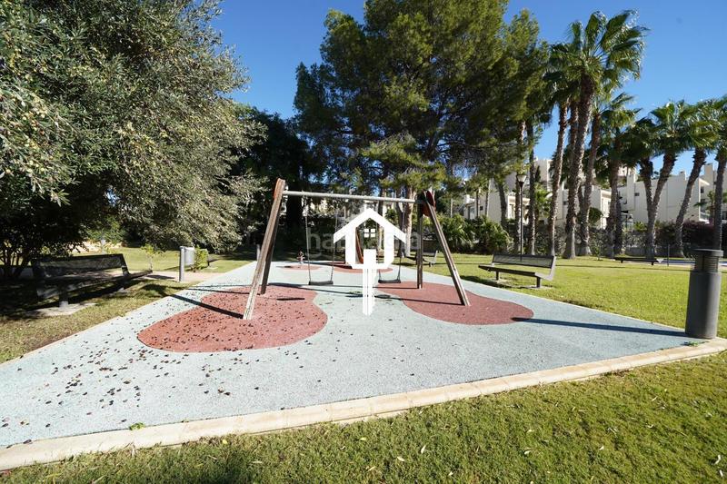 Foto 9cd6b9d4-d289-4bd5-b9c6-c3f9f6244ca0. Casa adossada amb aparcament piscina a Pueblo Acantilado-Lanuza Campello (el)