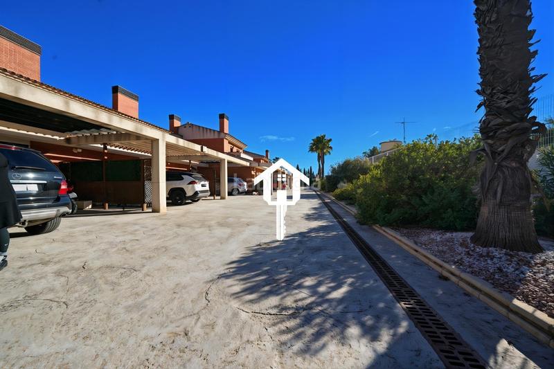 Foto a012d65c-1961-483f-b07a-1683a8f2a271. Casa adossada amb aparcament piscina a Pueblo Acantilado-Lanuza Campello (el)
