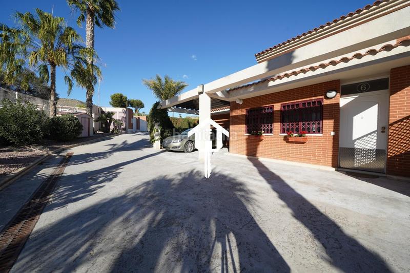 Foto a22730ff-3a09-4cb0-afc2-442a99cc23b8. Casa adossada amb aparcament piscina a Pueblo Acantilado-Lanuza Campello (el)