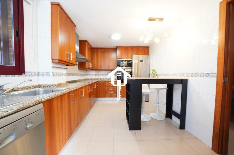 Foto a33aa9dd-695c-4175-bcab-fa63029afd5c. Casa adossada amb aparcament piscina a Pueblo Acantilado-Lanuza Campello (el)