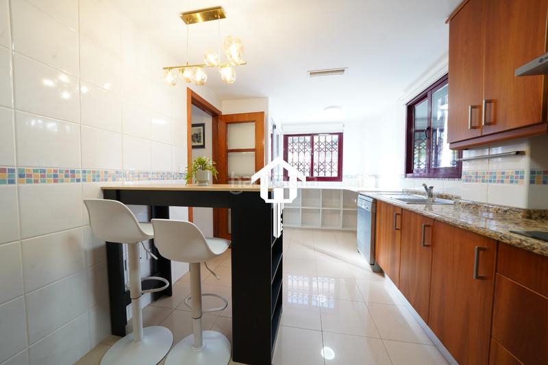 Foto a35a18af-1261-4db0-99e0-99a60ec68d2e. Casa adossada amb aparcament piscina a Pueblo Acantilado-Lanuza Campello (el)