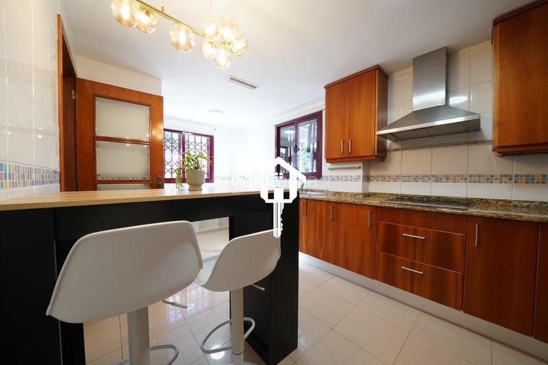 Foto b11591f2-c2ba-40c3-8dea-96e639a51e4d. Casa adossada amb aparcament piscina a Pueblo Acantilado-Lanuza Campello (el)