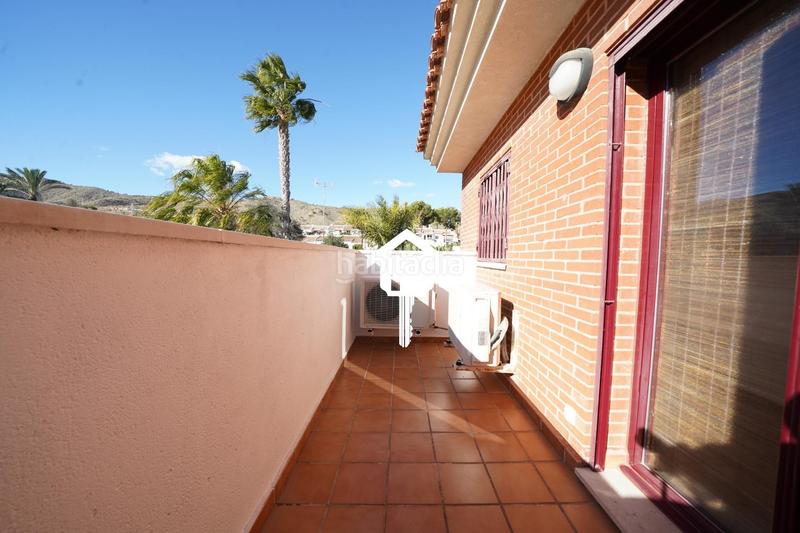 Foto b4384107-bc8a-4de1-93a8-eca954d4c94d. Casa adossada amb aparcament piscina a Pueblo Acantilado-Lanuza Campello (el)