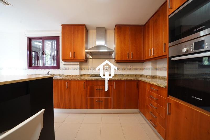 Foto b4a331b5-d174-4629-8623-918e0f45f24f. Casa adossada amb aparcament piscina a Pueblo Acantilado-Lanuza Campello (el)