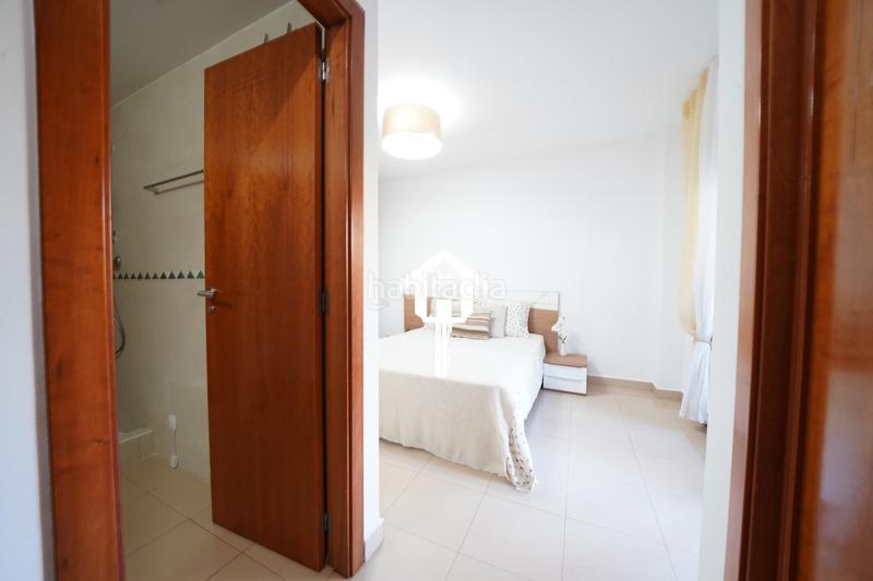 Foto c635549a-67a1-4c3d-b005-614f4962d23e. Casa adossada amb aparcament piscina a Pueblo Acantilado-Lanuza Campello (el)