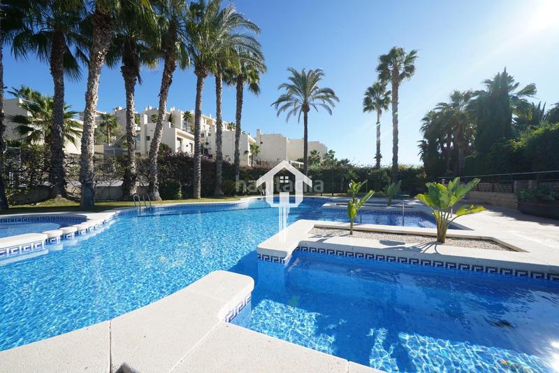 Foto df4eb06c-3a82-4038-96d4-2e757d5a2fa2. Casa adossada amb aparcament piscina a Pueblo Acantilado-Lanuza Campello (el)