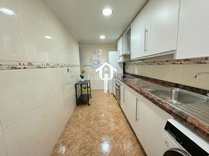 Foto ebca9b69-8866-44c8-bc97-54336ea65772. Pis amb calefacció aparcament a Babel Alicante