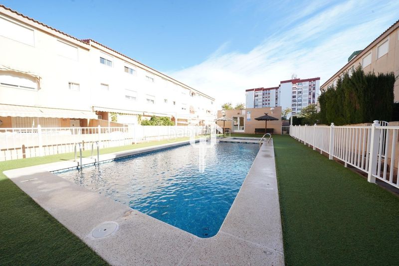 Foto 5be645c2-91b4-49df-a38c-3d453395f79a. Casa adossada amb calefacció aparcament piscina a Alicante