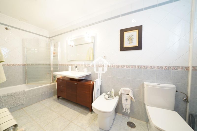 Foto 5f1e387e-8430-47fb-9ad9-da3796bb1b7c. Casa adossada amb calefacció aparcament piscina a Alicante